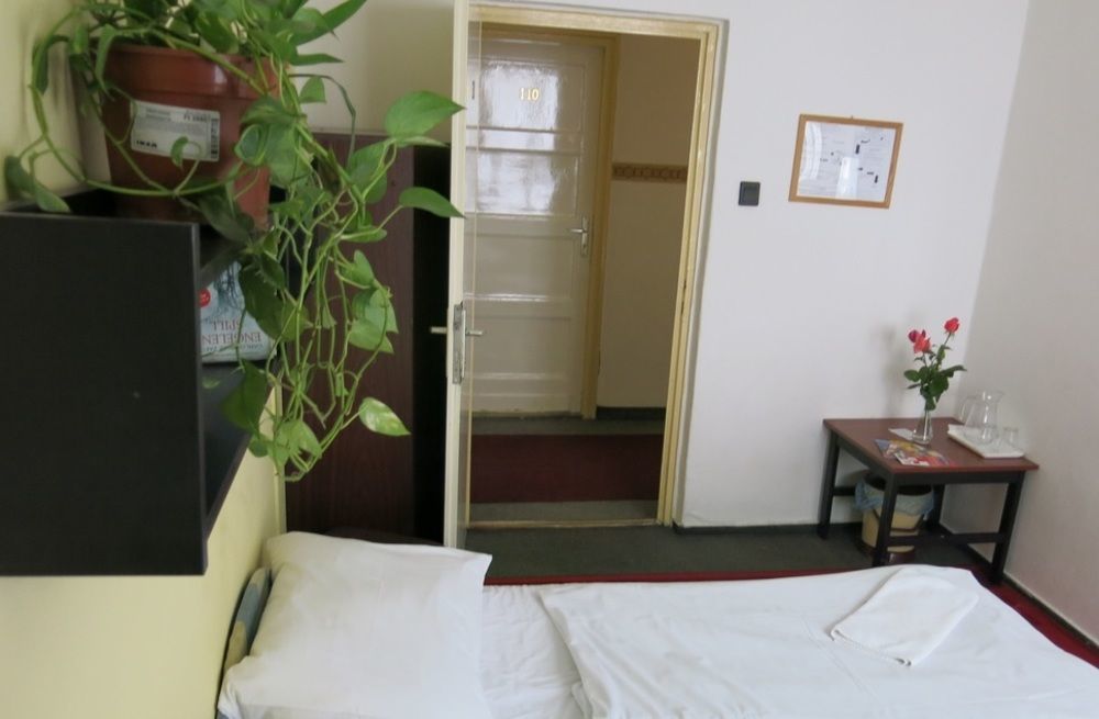 Dominik Panzio Bed & Breakfast Будапеща Екстериор снимка