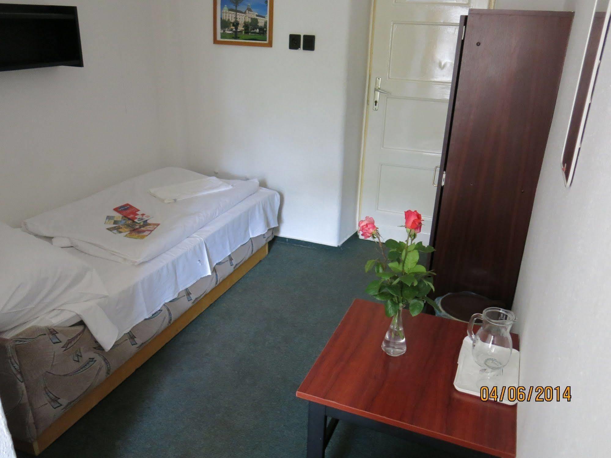 Dominik Panzio Bed & Breakfast Будапеща Екстериор снимка